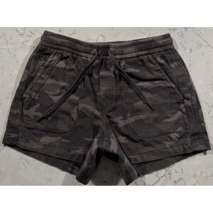 Athleta Farallon Shorts Womens 2 Black Olive Camo Athleisure Hiking Casual